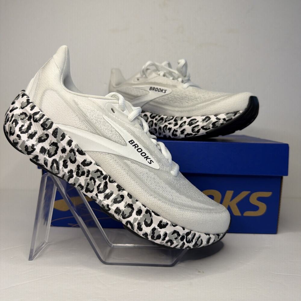 Brooks Women’s size 7.5 Revel 9 Sneaker White Leopard Sole 120489 1B 132 New Box - Picture 2 of 12